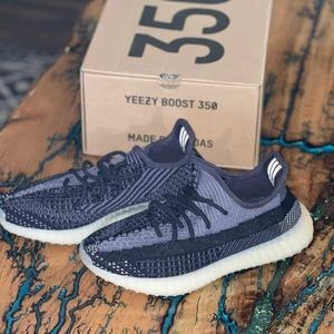 Yeezy Boost 350 V2 Carbon, Women’s 9, Men’s 7.5